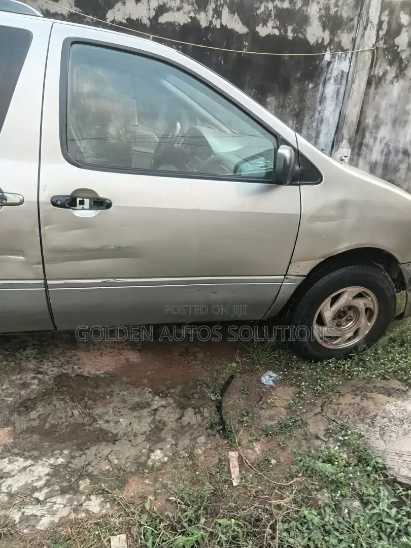 Toyota Sienna 2002