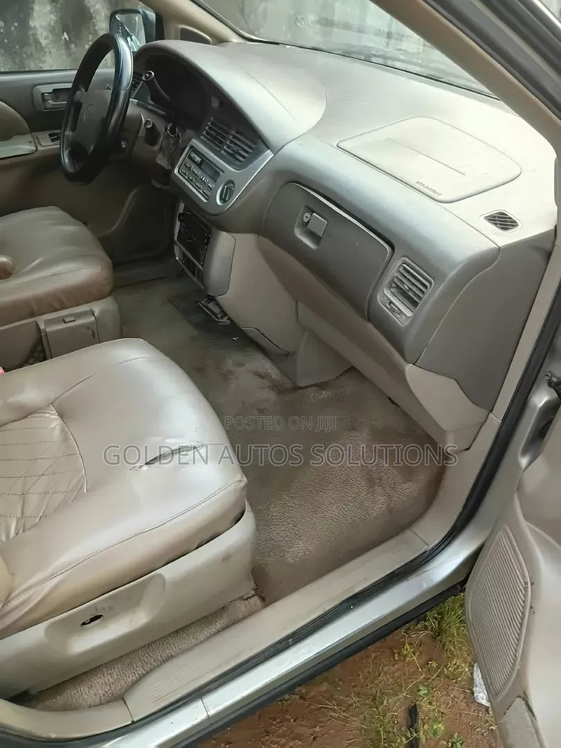 Toyota Sienna 2002