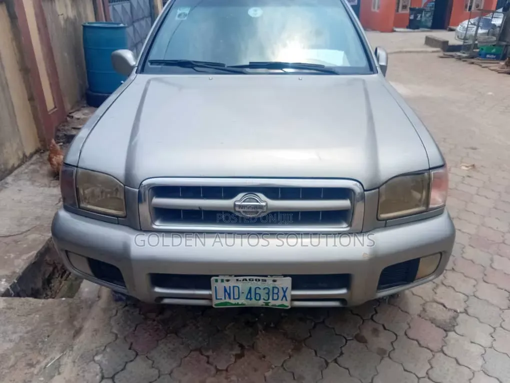 Nissan Pathfinder Automatic 2000
