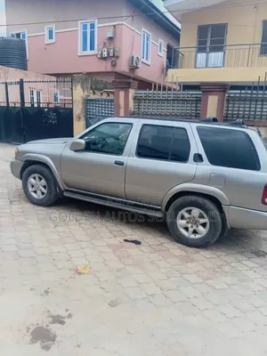 Nissan Pathfinder Automatic 2000