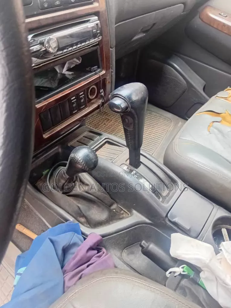 Nissan Pathfinder Automatic 2000