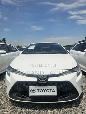 Toyota Corolla XLE 2022 White