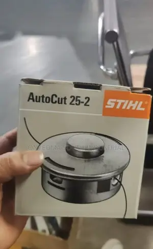 Shows a STIHL AutoCut 25-2 Trimmer Head