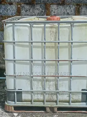 Neatly Used White 1000 Liters Tank