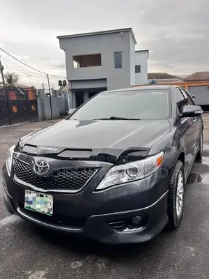 Toyota Camry Base 4dr Sedan (2.5L 4cyl 6M) 2010 Gray