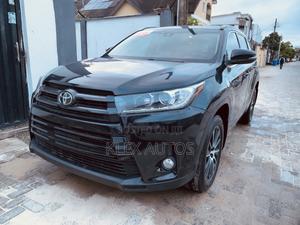 Toyota Highlander SE 4x4 V6 (3.5L 6cyl 8A) 2017 Black