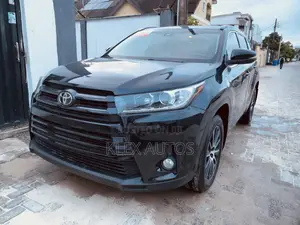 Toyota Highlander SE 4x4 V6 (3.5L 6cyl 8A) 2017 Black
