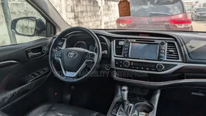 Toyota Highlander Limited Platinum 4dr SUV AWD (3.5L 6cyl 6A) 2014 Gold