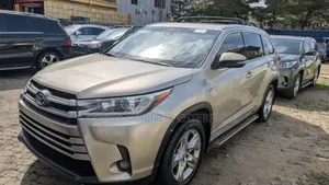 Toyota Highlander Limited Platinum 4dr SUV AWD (3.5L 6cyl 6A) 2014 Gold