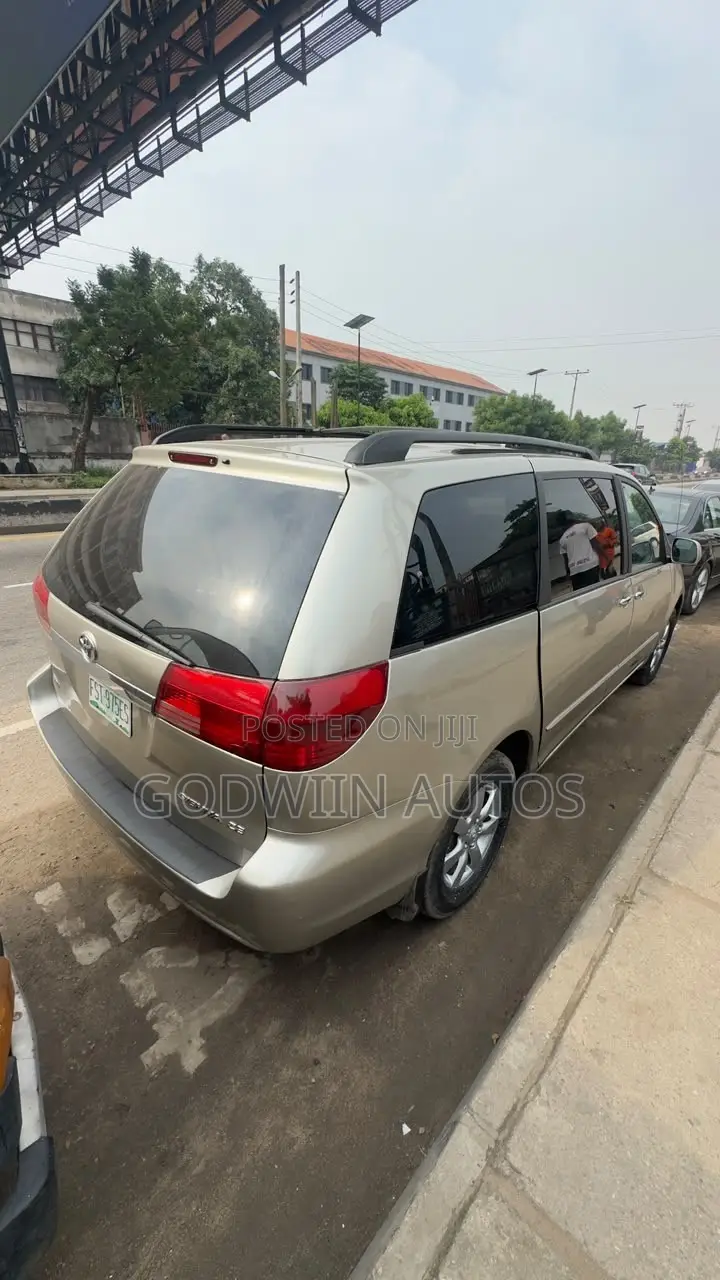 Toyota Sienna CE 2005 Gold