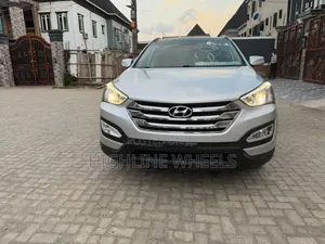 Hyundai Santa Fe Limited 4dr SUV AWD (3.3L 6cyl 6A) 2014 Silver