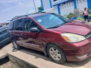 Toyota Sienna 2006 Red