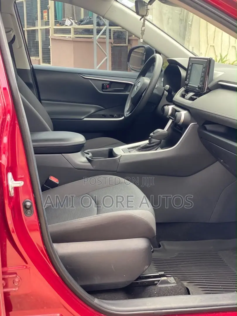 Toyota RAV4 LE 2021 Red
