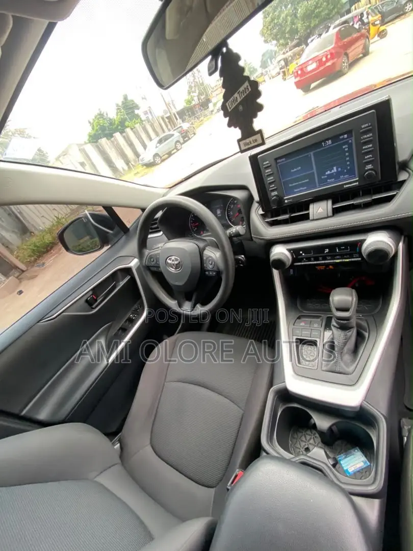 Toyota RAV4 LE 2021 Red