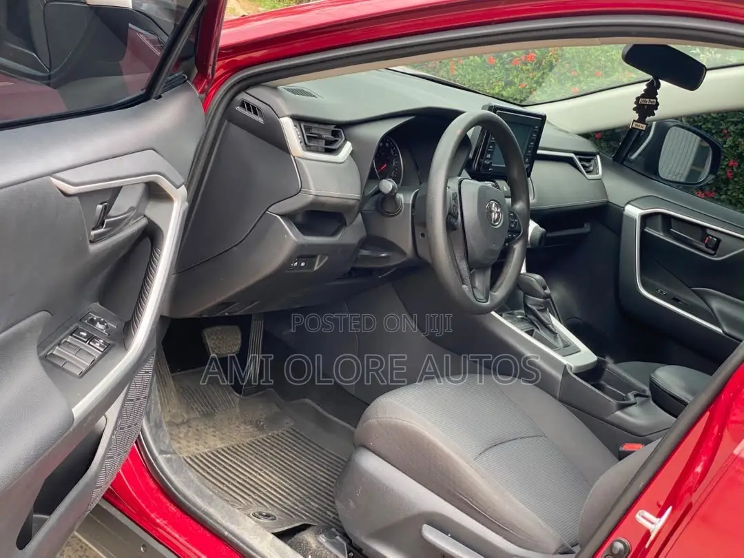 Toyota RAV4 LE 2021 Red