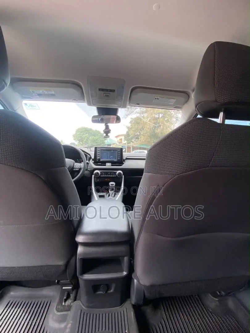 Toyota RAV4 LE 2021 Red