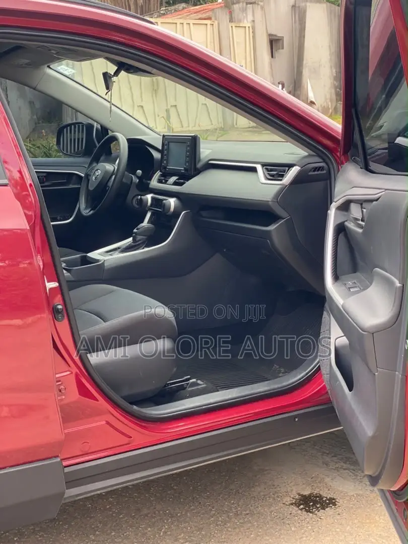 Toyota RAV4 LE 2021 Red
