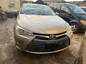 Toyota Camry L FWD (2.5L 4cyl 8AM) 2018 Gold