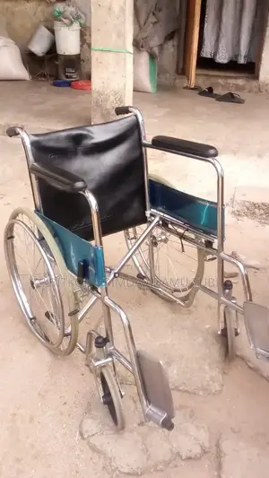 Commode Wheelchair With Toilet Seat and Bucket