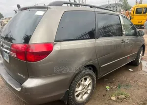 Toyota Sienna CE AWD 2006 Gray