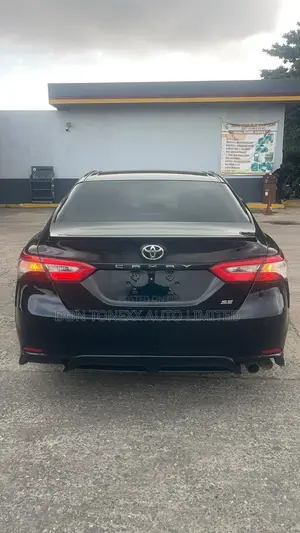 Toyota Camry SE FWD (2.5L 4cyl 8AM) 2018 Black