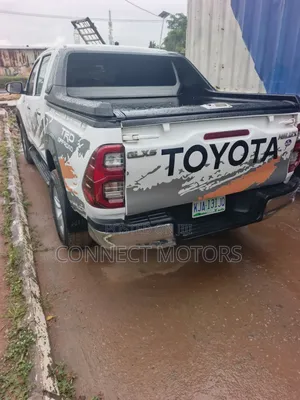 Toyota Hilux 2012 White
