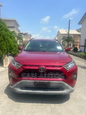 Toyota RAV4 XLE AWD 2019 Maroon