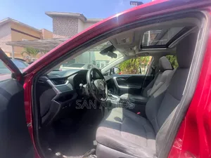 Toyota RAV4 XLE AWD 2019 Maroon
