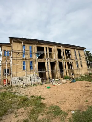 8bdrm Apartment in Kuje for sale