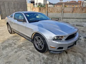 Ford Mustang V6 Coupe 2012 Silver