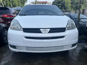 Toyota Sienna LE FWD (3.3L V6 5A) 2004 White