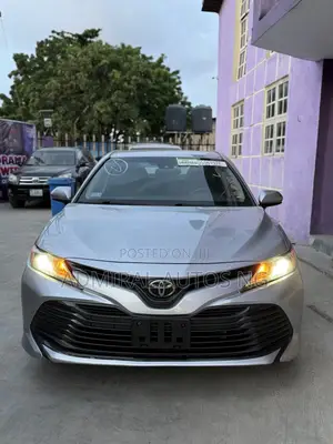 Toyota Camry LE FWD (2.5L 4cyl 8AM) 2018 Silver