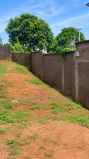 Distress Land for Sale: 270Sqm Independent Layout Enugu.