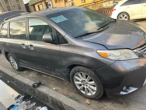 Toyota Sienna 2016 Gray