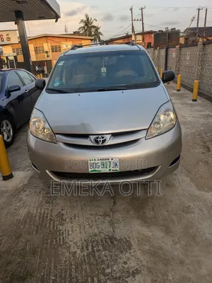 Toyota Sienna LE 2008 Silver