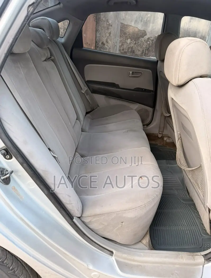 Hyundai Elantra 2009 Silver