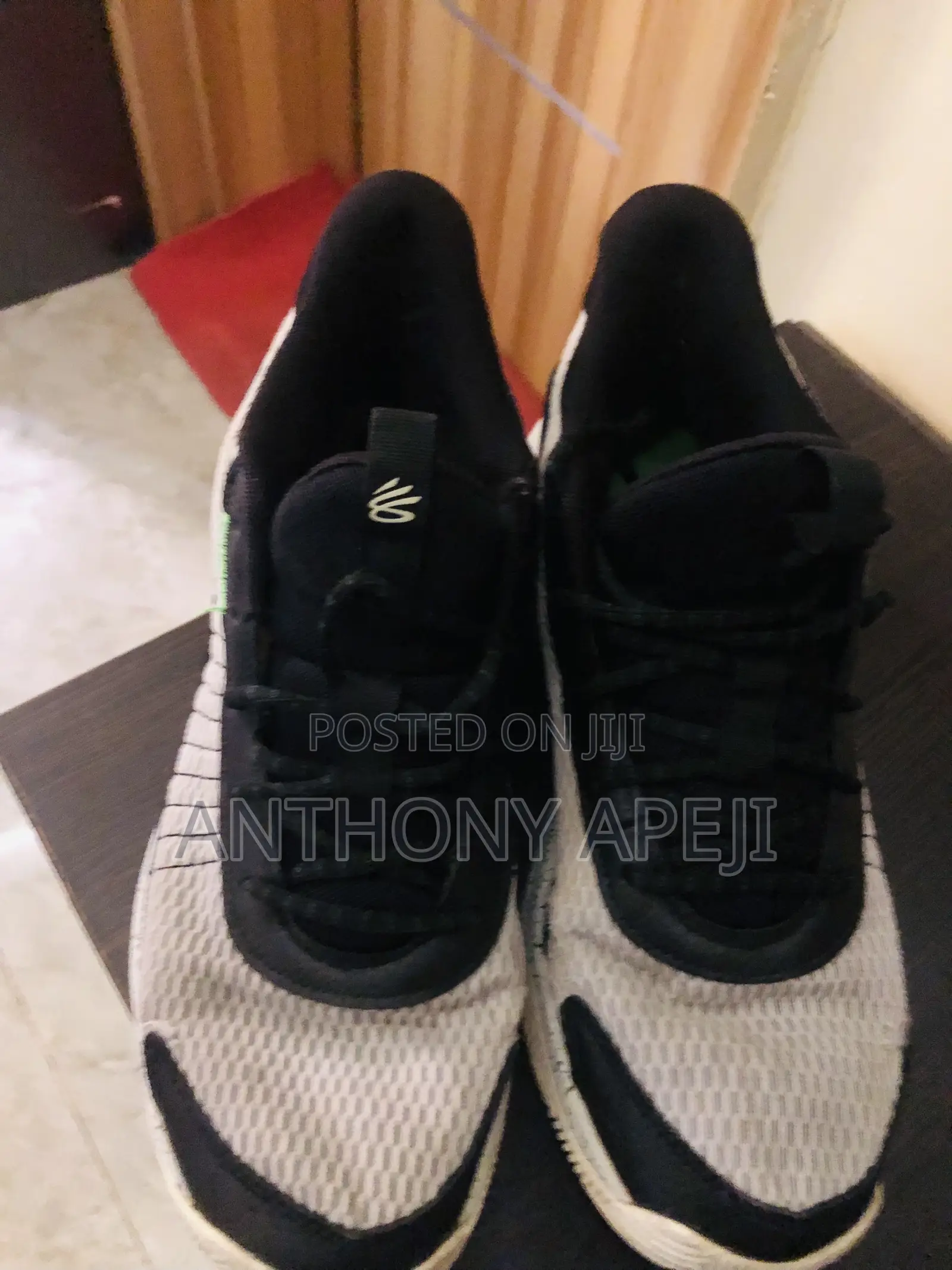 Sneakers (Under Armour)