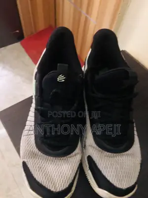Sneakers (Under Armour)
