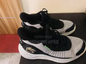 Sneakers (Under Armour)