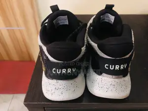 Sneakers (Under Armour)