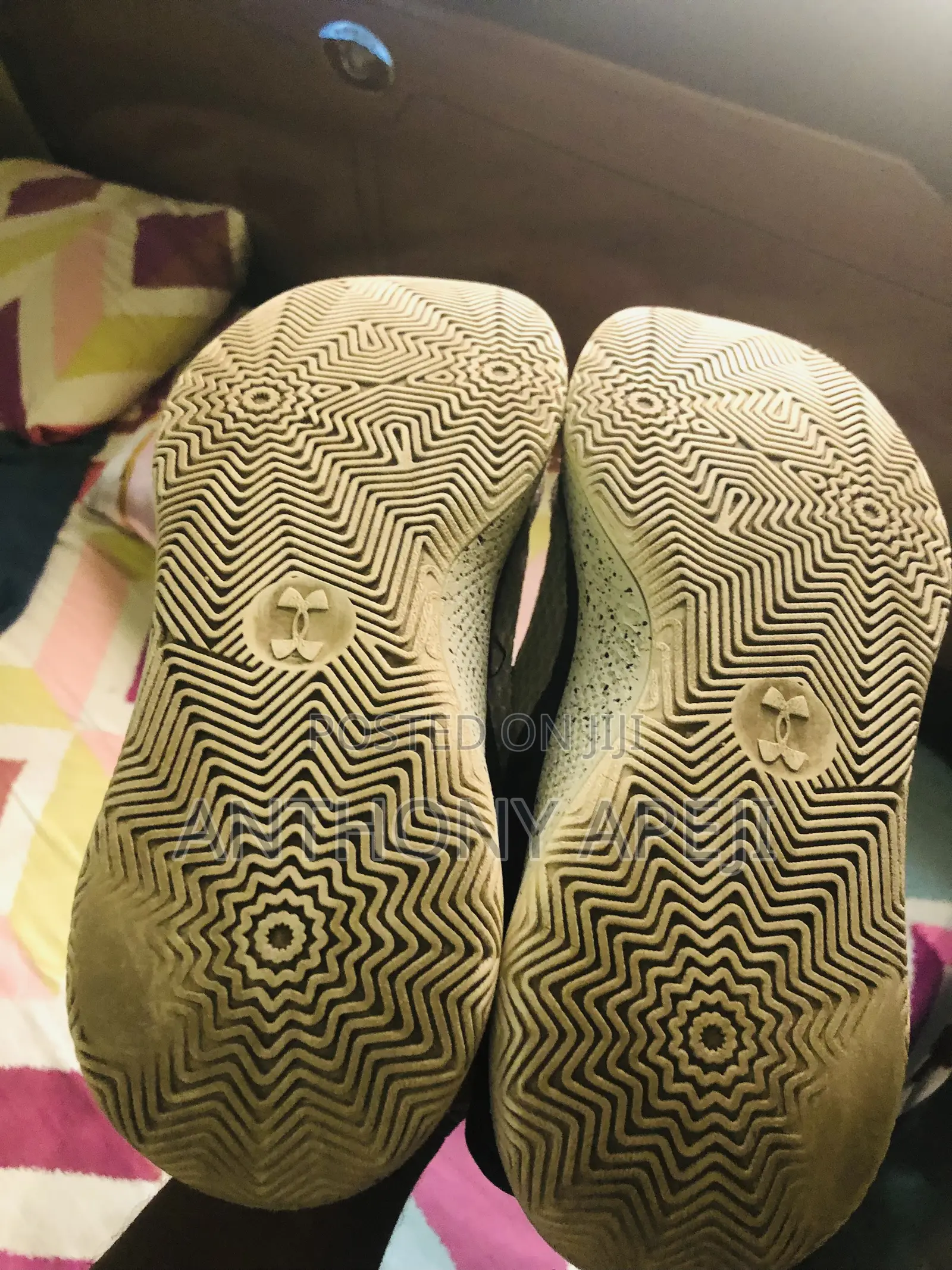 Sneakers (Under Armour)