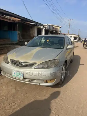 Toyota Camry XLE V6 4dr Sedan (3.0L 6cyl 5A) 2004 Silver