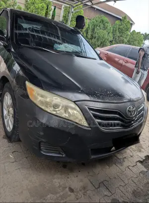Toyota Camry LE 4dr Sedan (2.5L 4cyl 6A) 2011 Gray