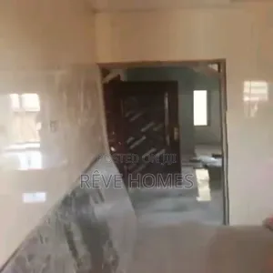 2bdrm Block of Flats in Adekunle for rent