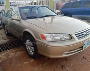 Toyota Camry LE 4dr Sedan (2.4L 4cyl 5M) 2002 Gold