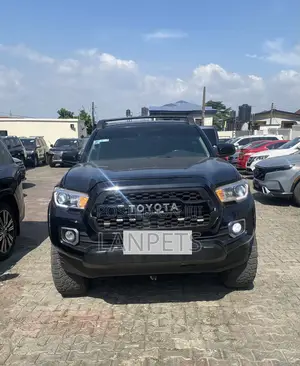 Toyota Tacoma SR5 2019 Black