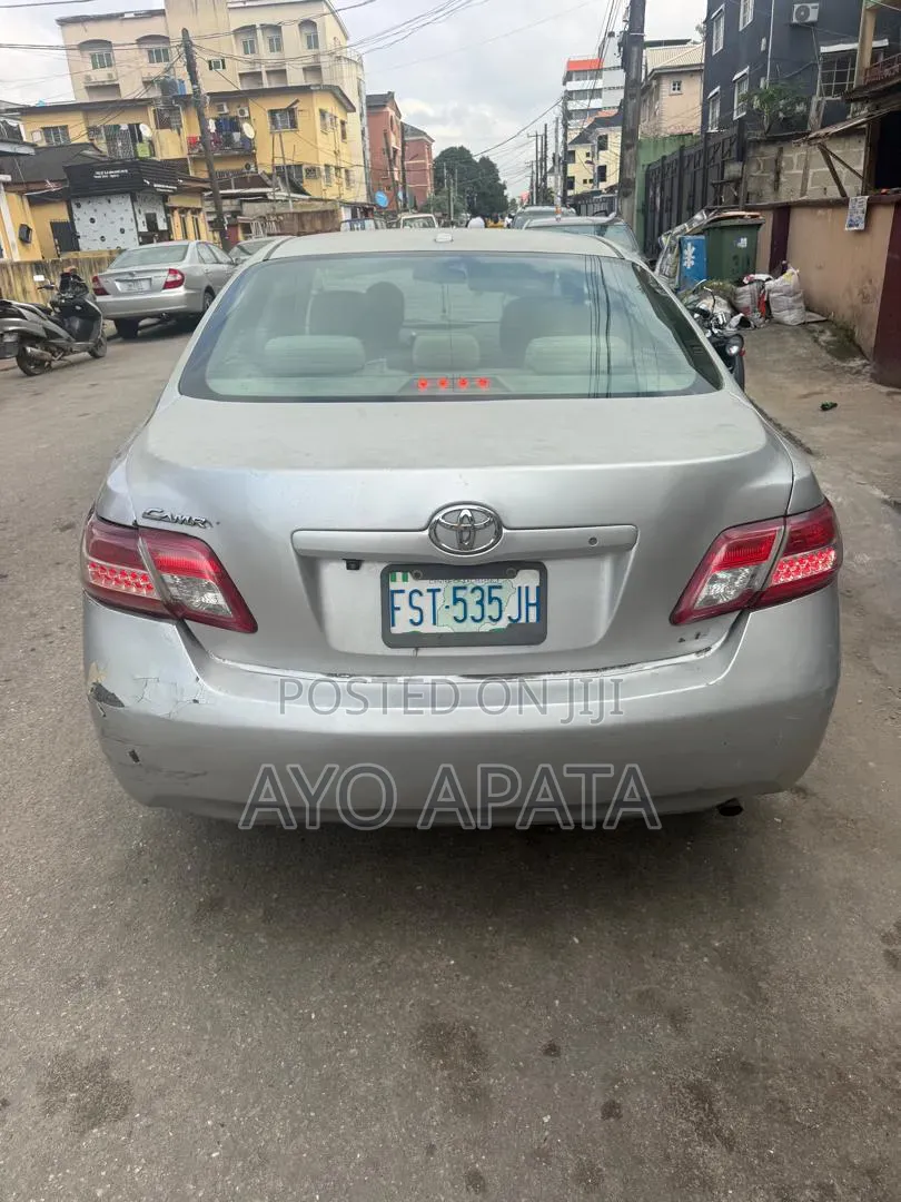 Toyota Camry 2010 Silver