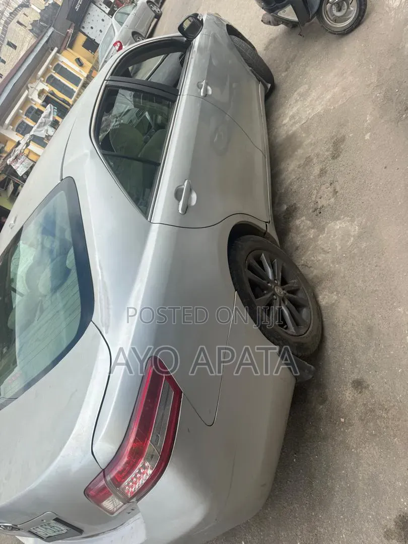 Toyota Camry 2010 Silver