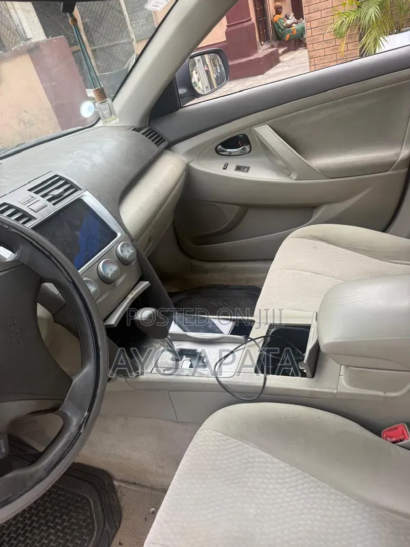 Toyota Camry 2010 Silver