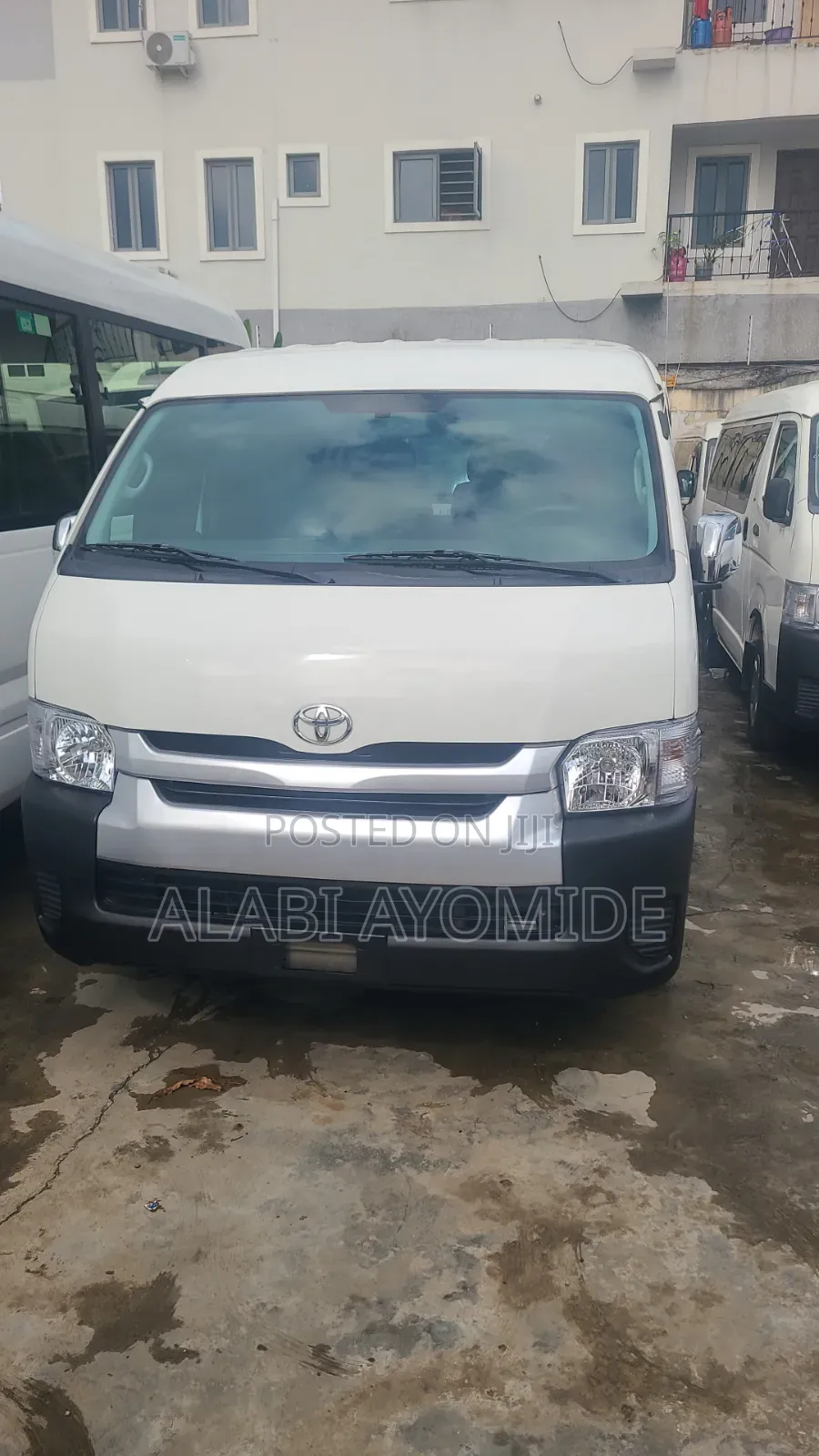 Toyota HiAce 2013 White